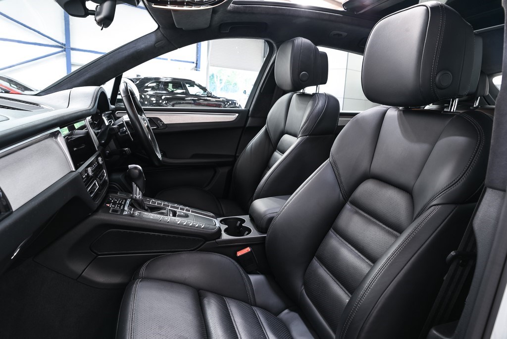 Porsche Macan Listing Image