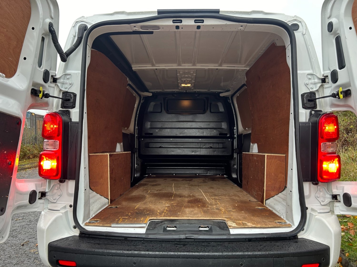 Vauxhall Vivaro Listing Image