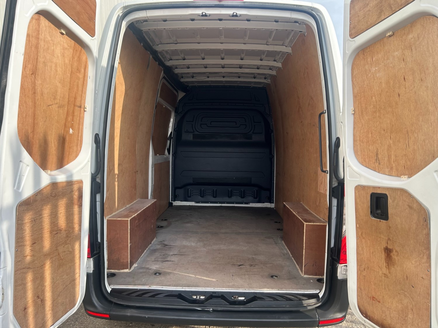 Mercedes-Benz Sprinter Listing Image