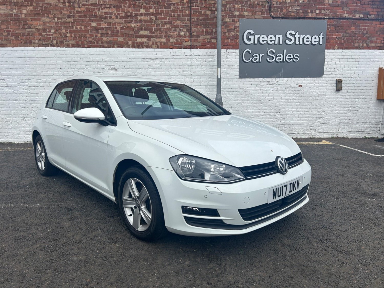 Volkswagen Golf Listing Image