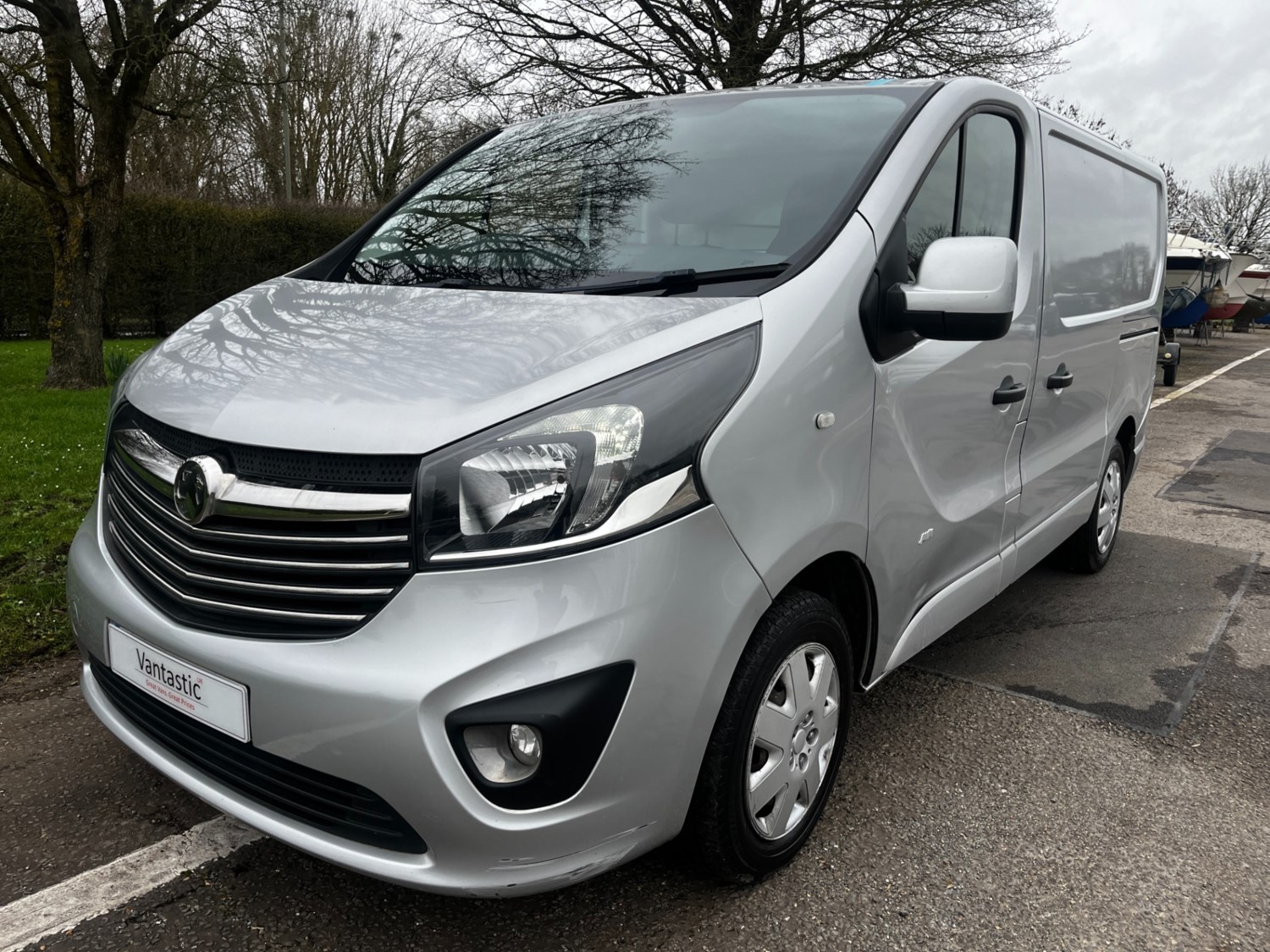 Vauxhall Vivaro Listing Image