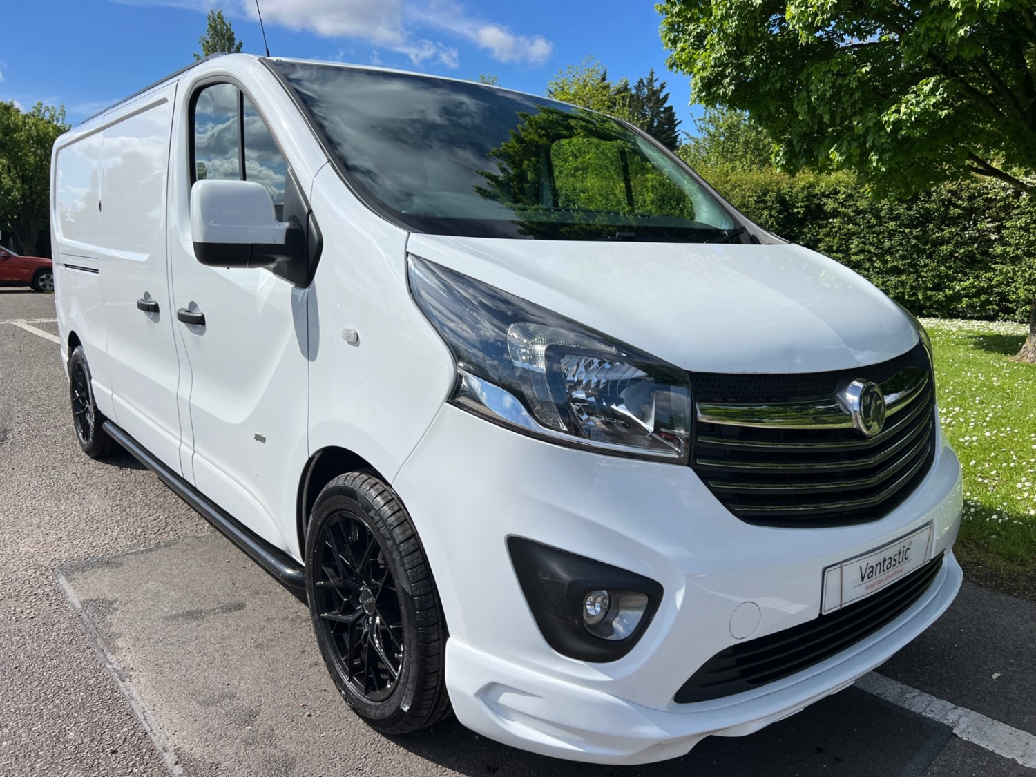 Vauxhall Vivaro Listing Image