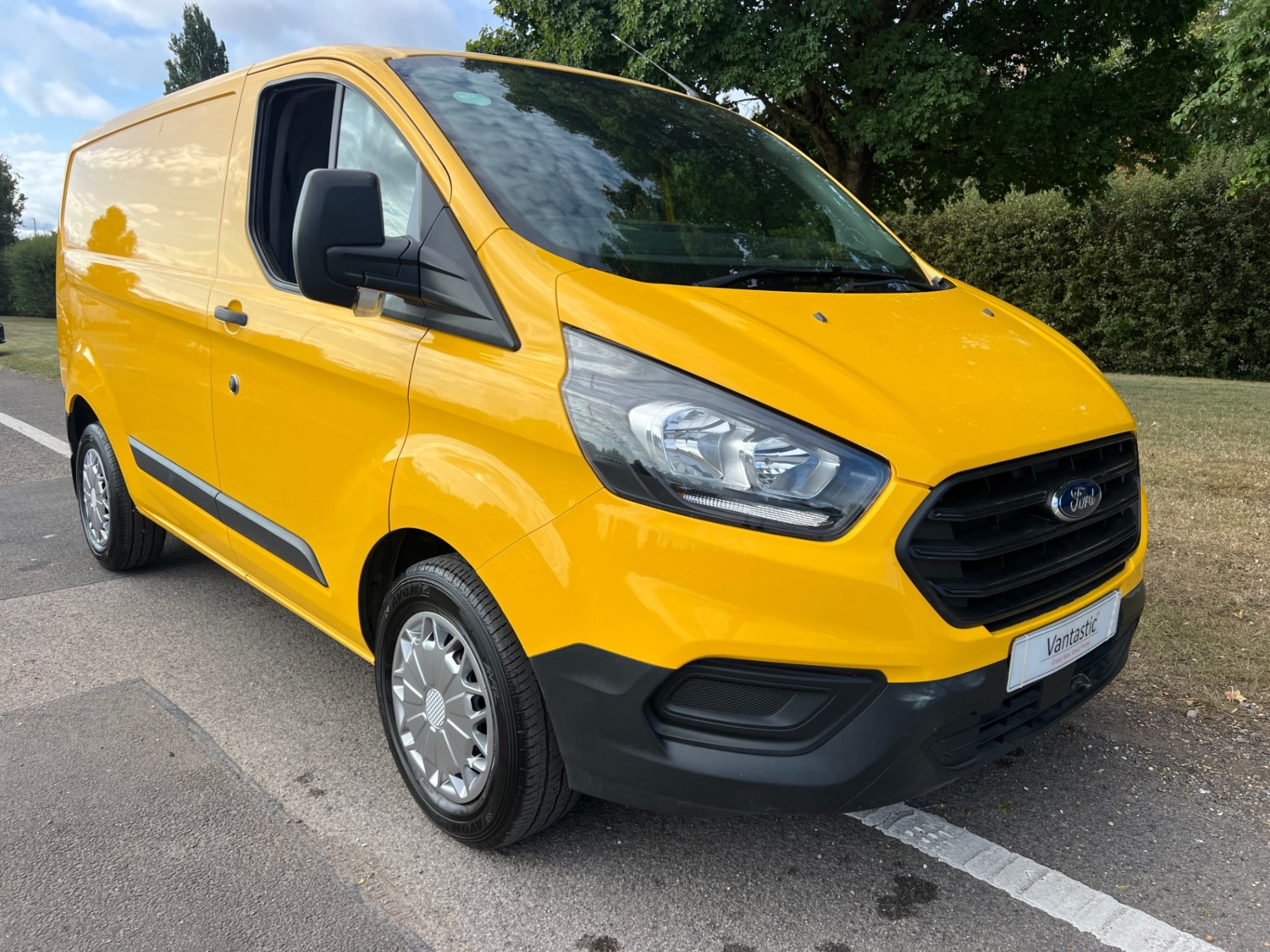 Ford Transit Custom Listing Image