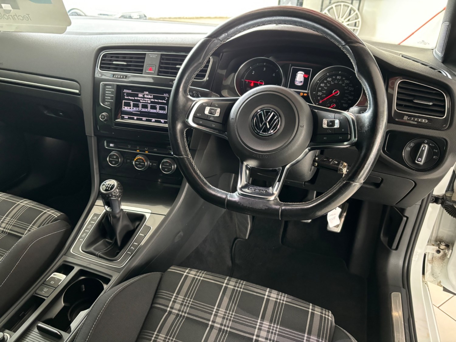 Volkswagen Golf Listing Image