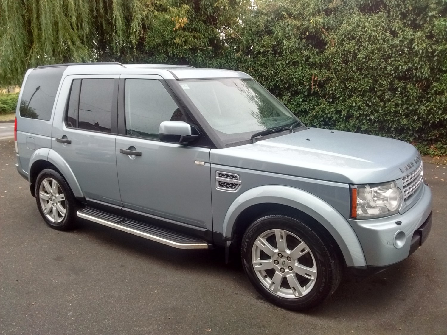 Land Rover Discovery Listing Image