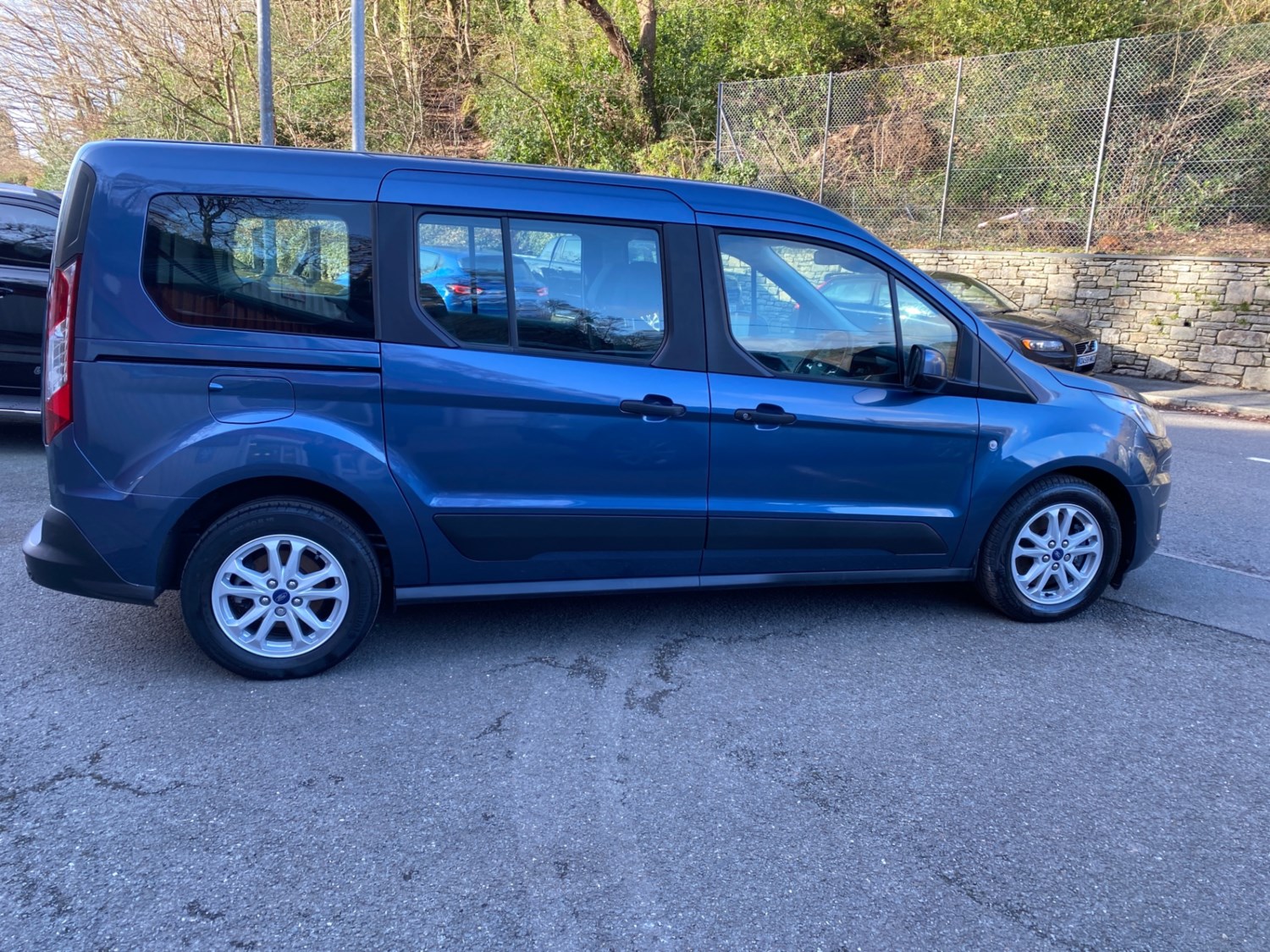 Ford Grand Tourneo Connect Listing Image