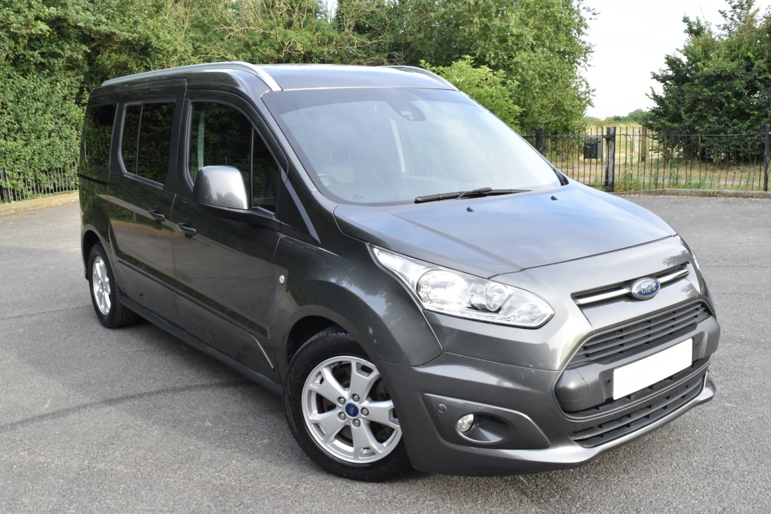 Ford Grand Tourneo Connect Listing Image