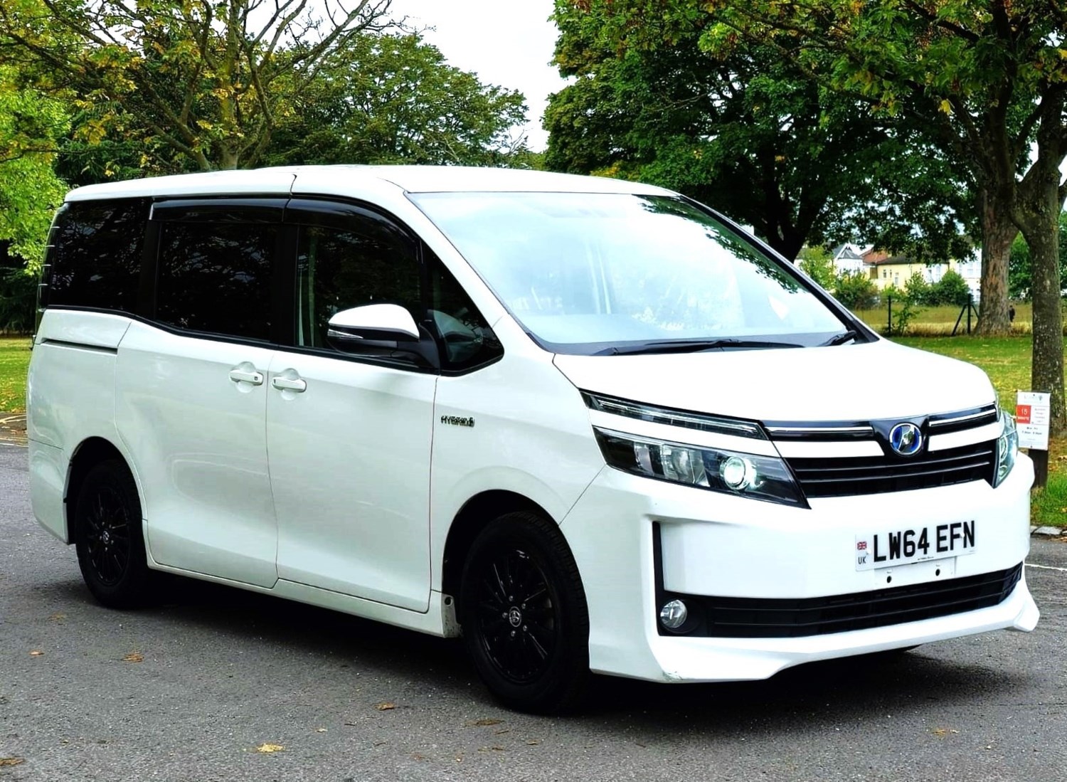 Toyota Noah Listing Image