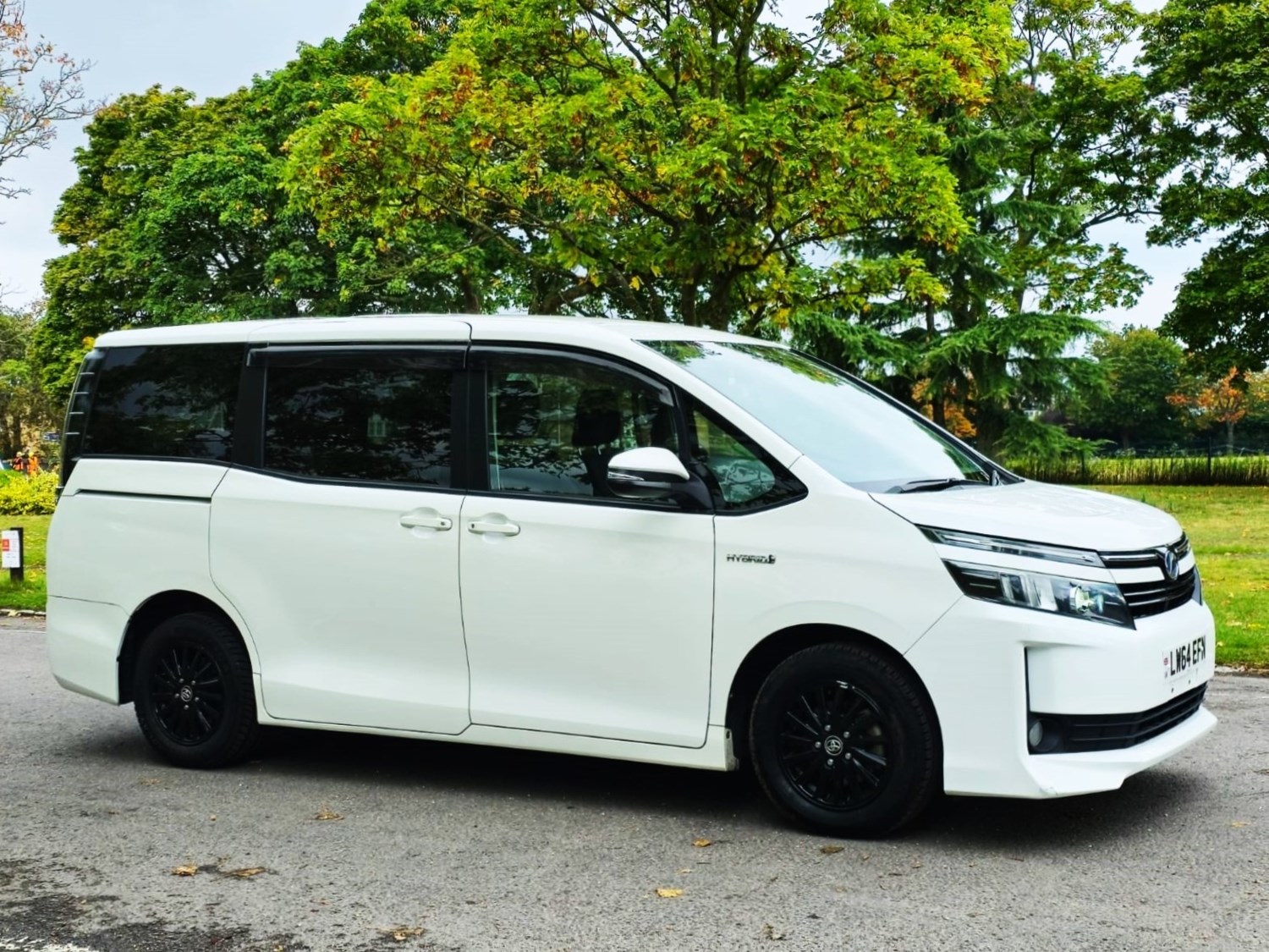 Toyota Noah Listing Image