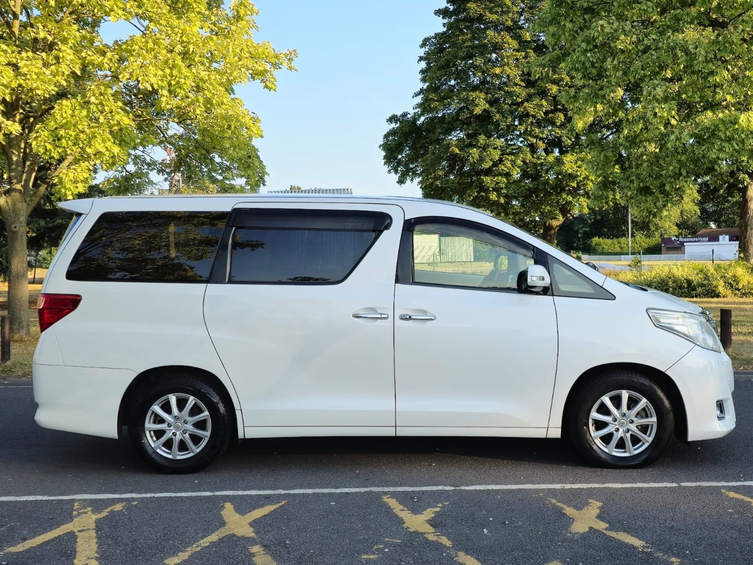 Toyota Alphard Listing Image