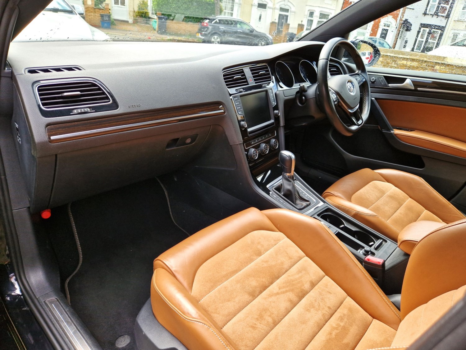 Volkswagen Golf Listing Image