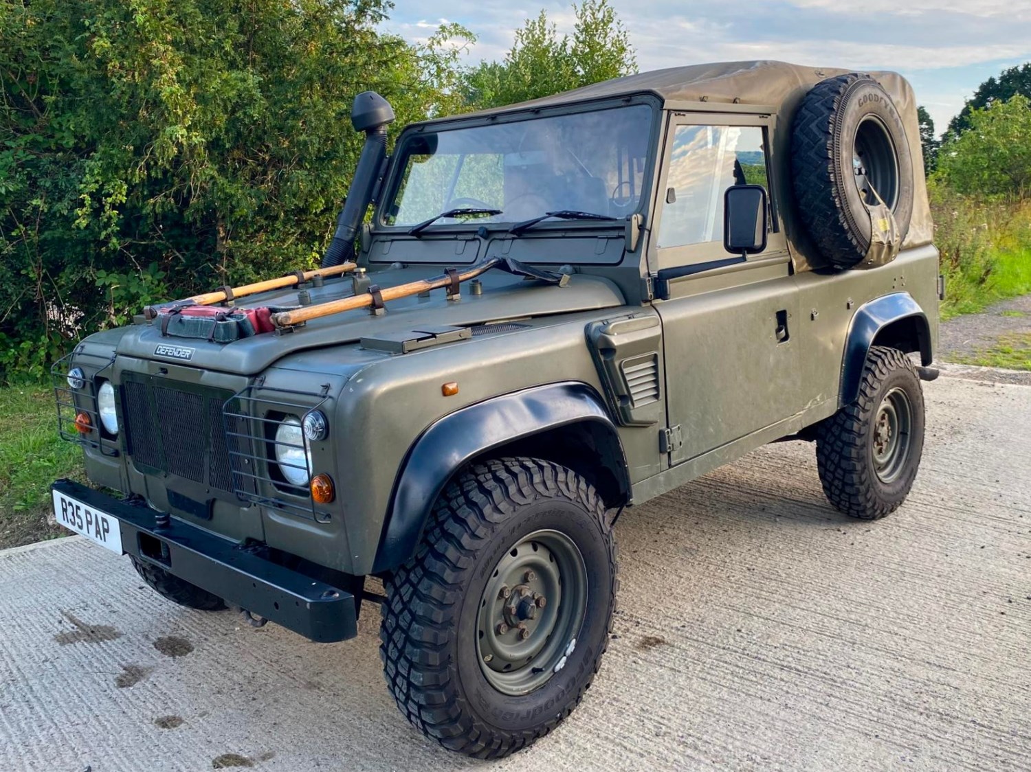 Land Rover Defender 90 Listing Image