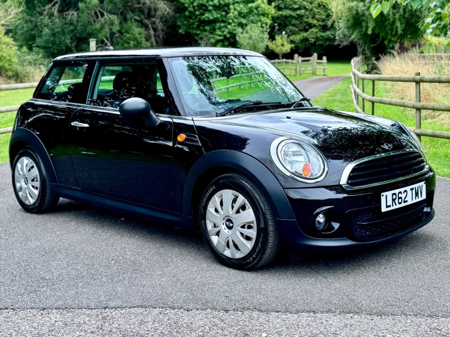 MINI Hatch Listing Image