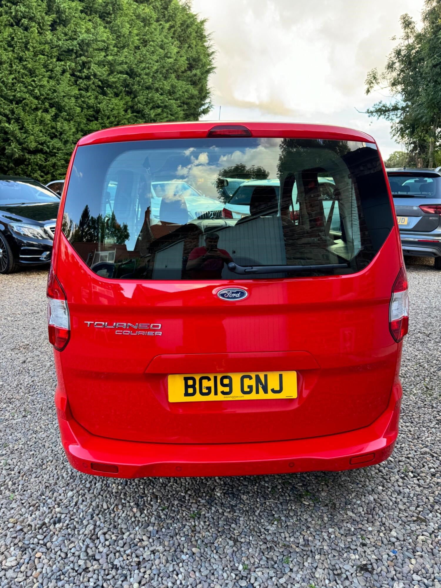 Ford TOURNEO Listing Image