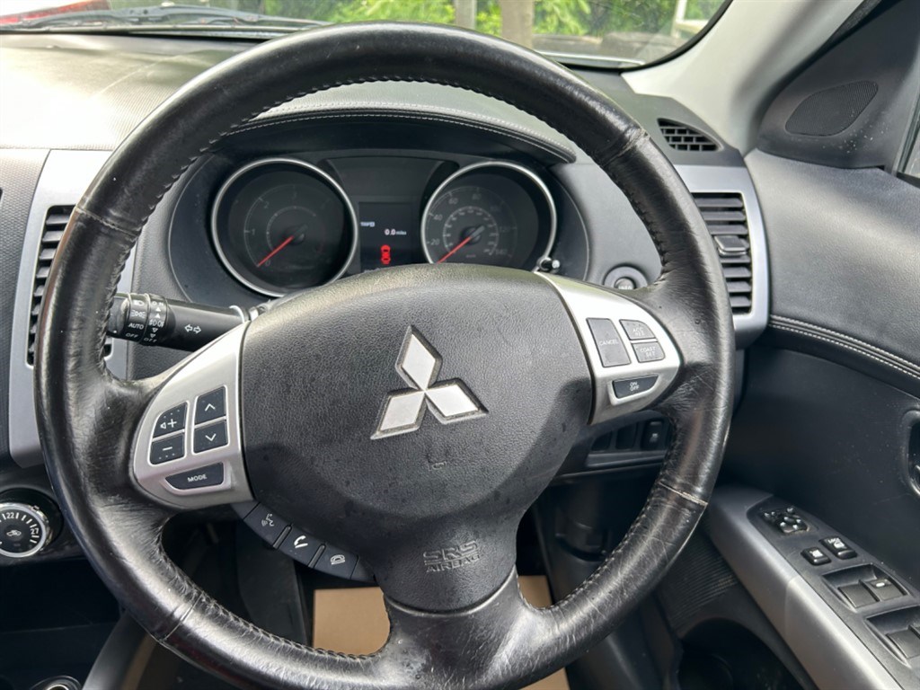 Mitsubishi Outlander Listing Image