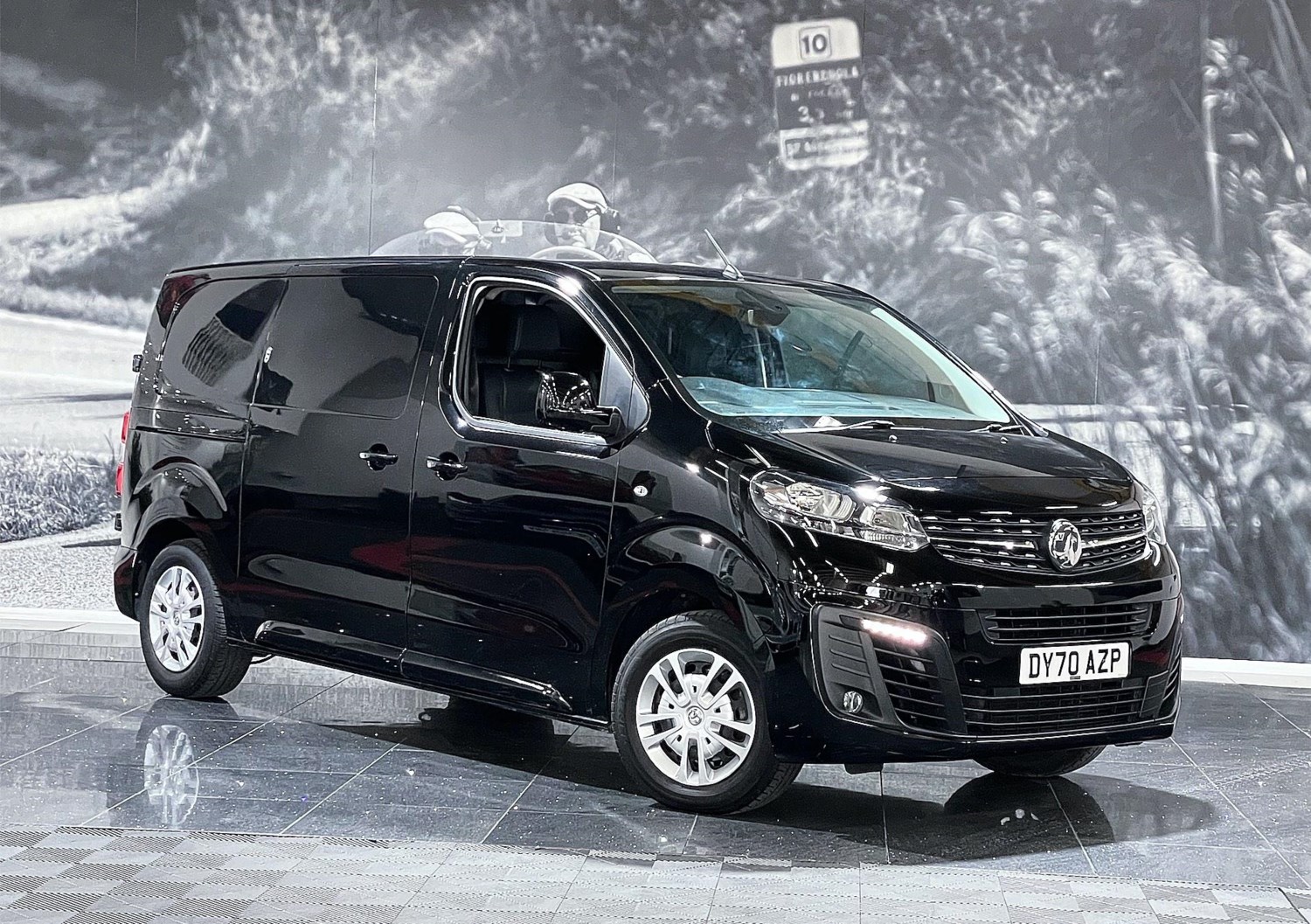 Vauxhall Vivaro Listing Image