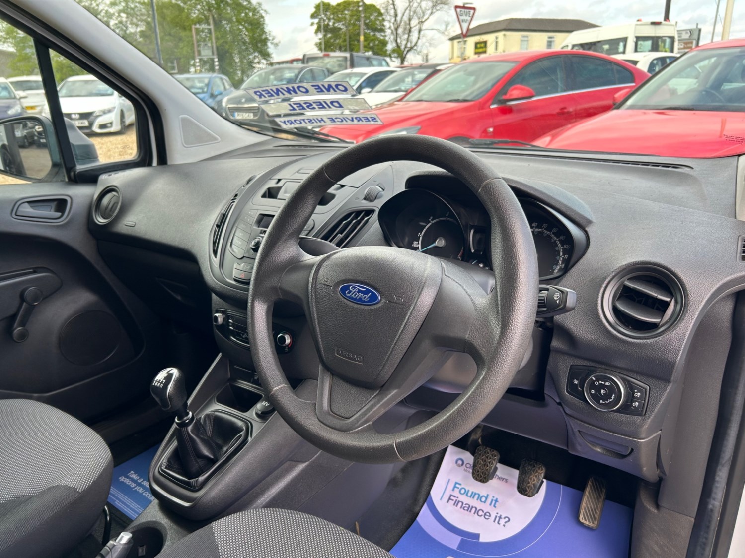 Ford Transit Courier Listing Image