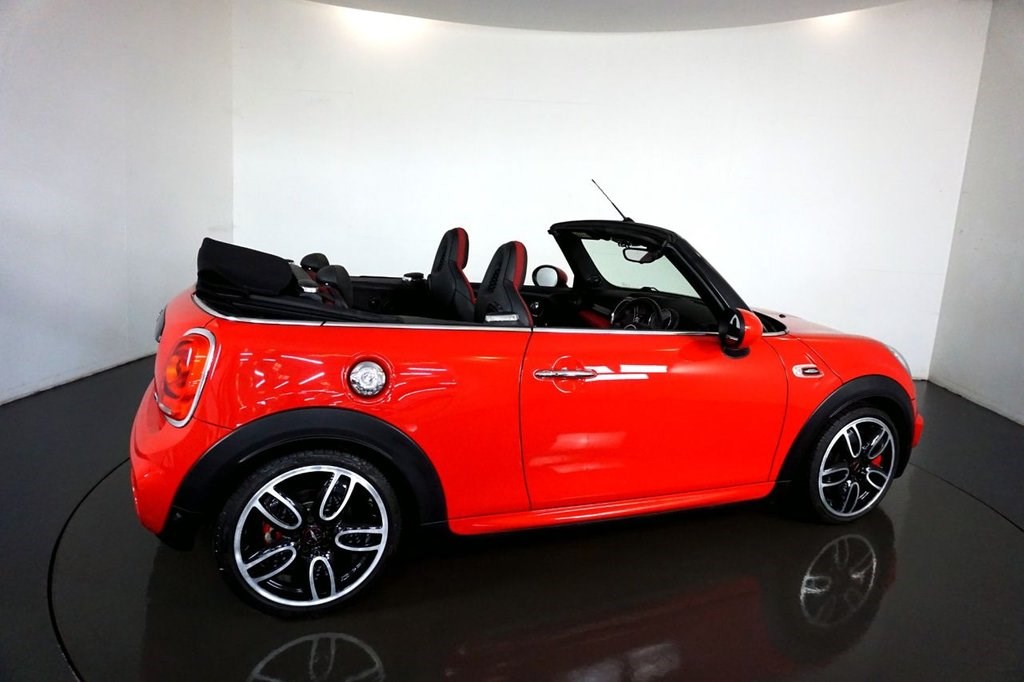 MINI Convertible Listing Image