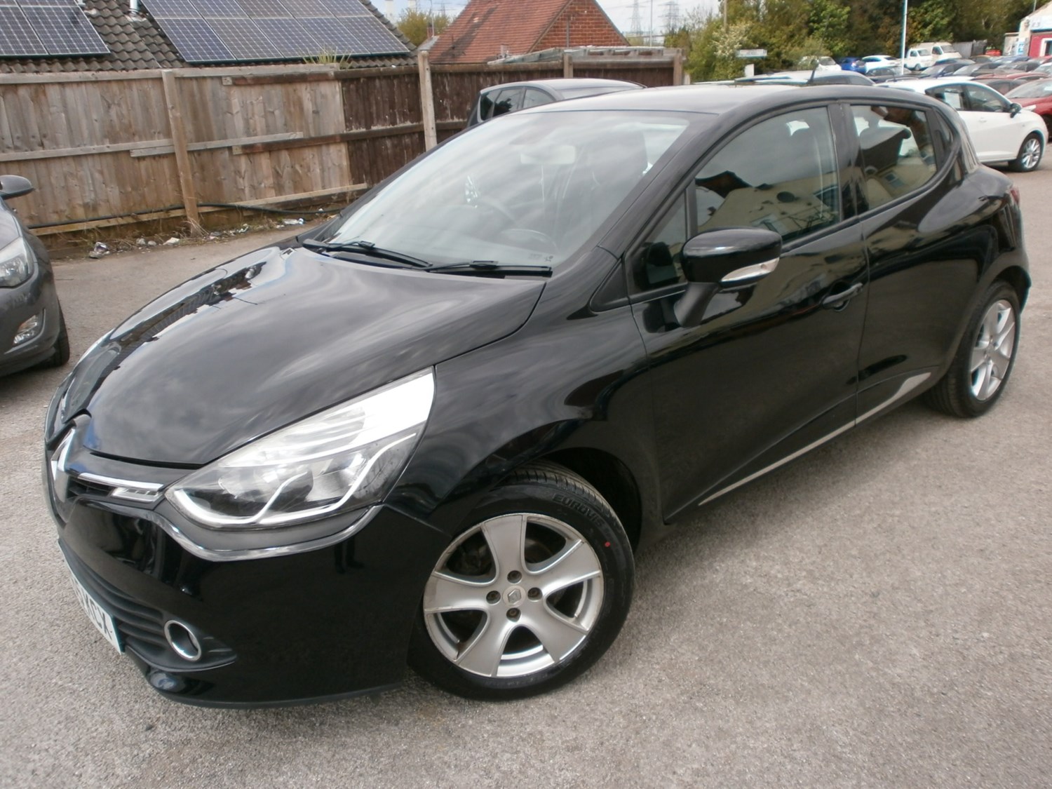 Renault Clio Listing Image