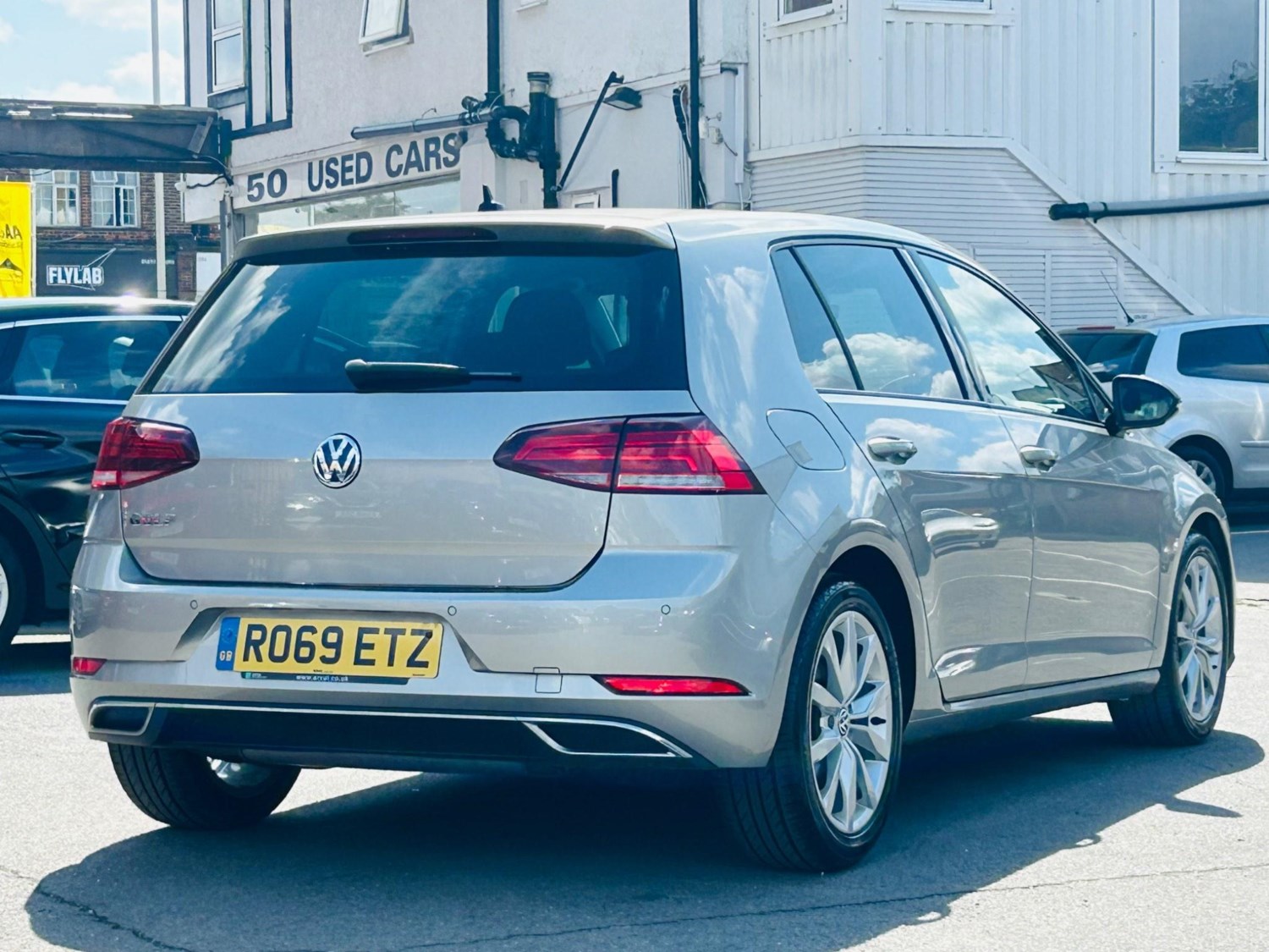 Volkswagen Golf Listing Image