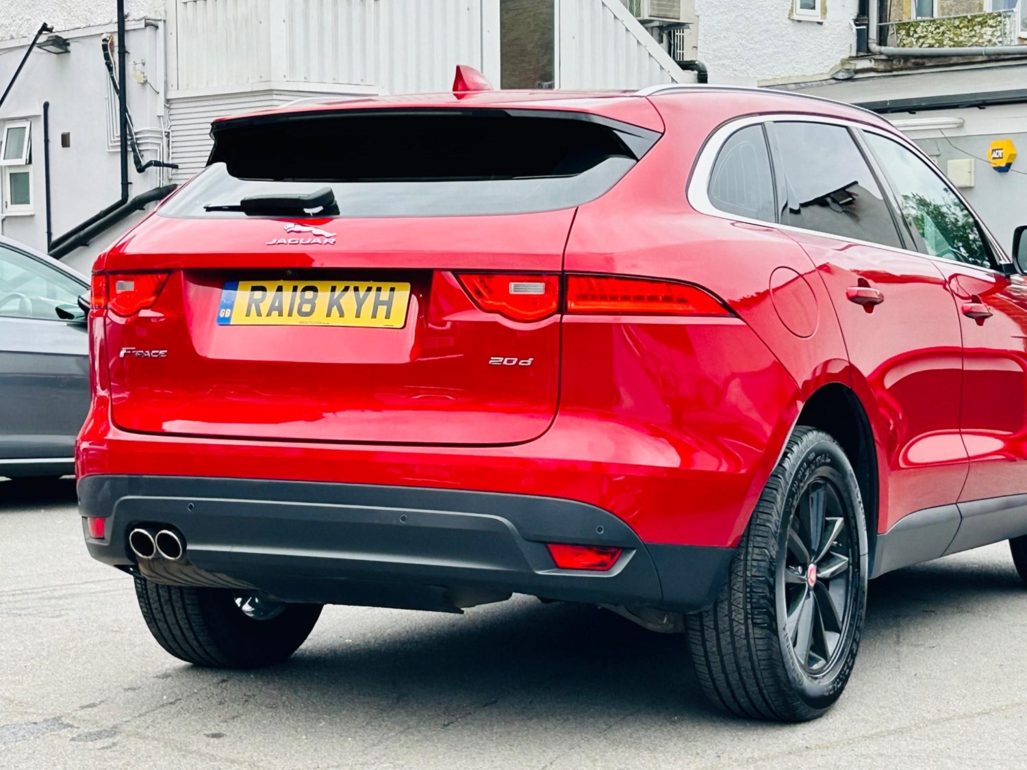 Jaguar F-PACE Listing Image