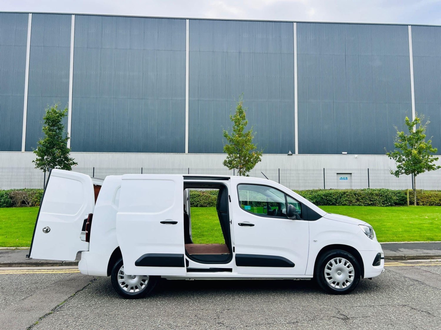 Vauxhall Combo Listing Image