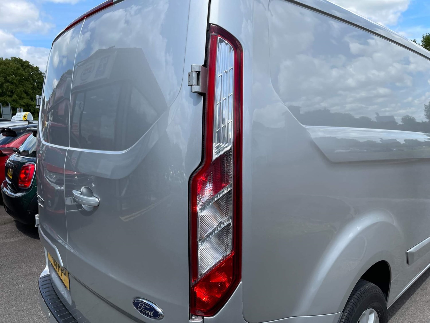 Ford Transit Custom Listing Image