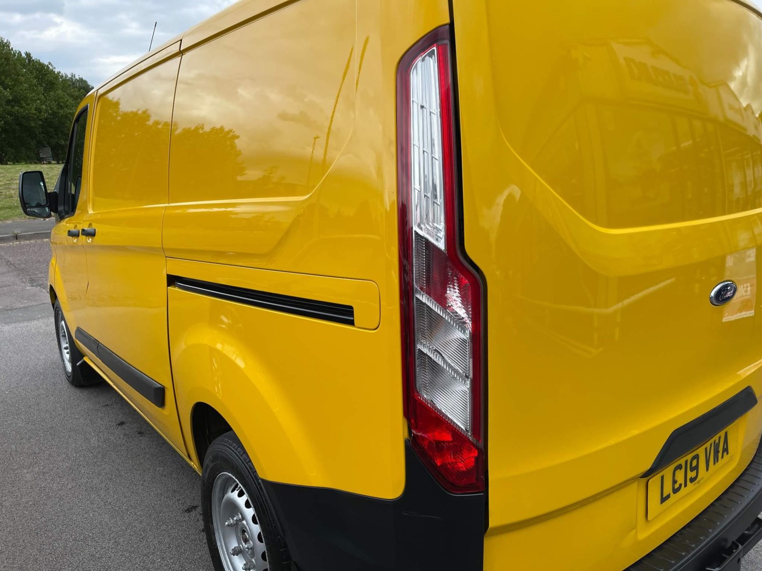 Ford Transit Custom Listing Image