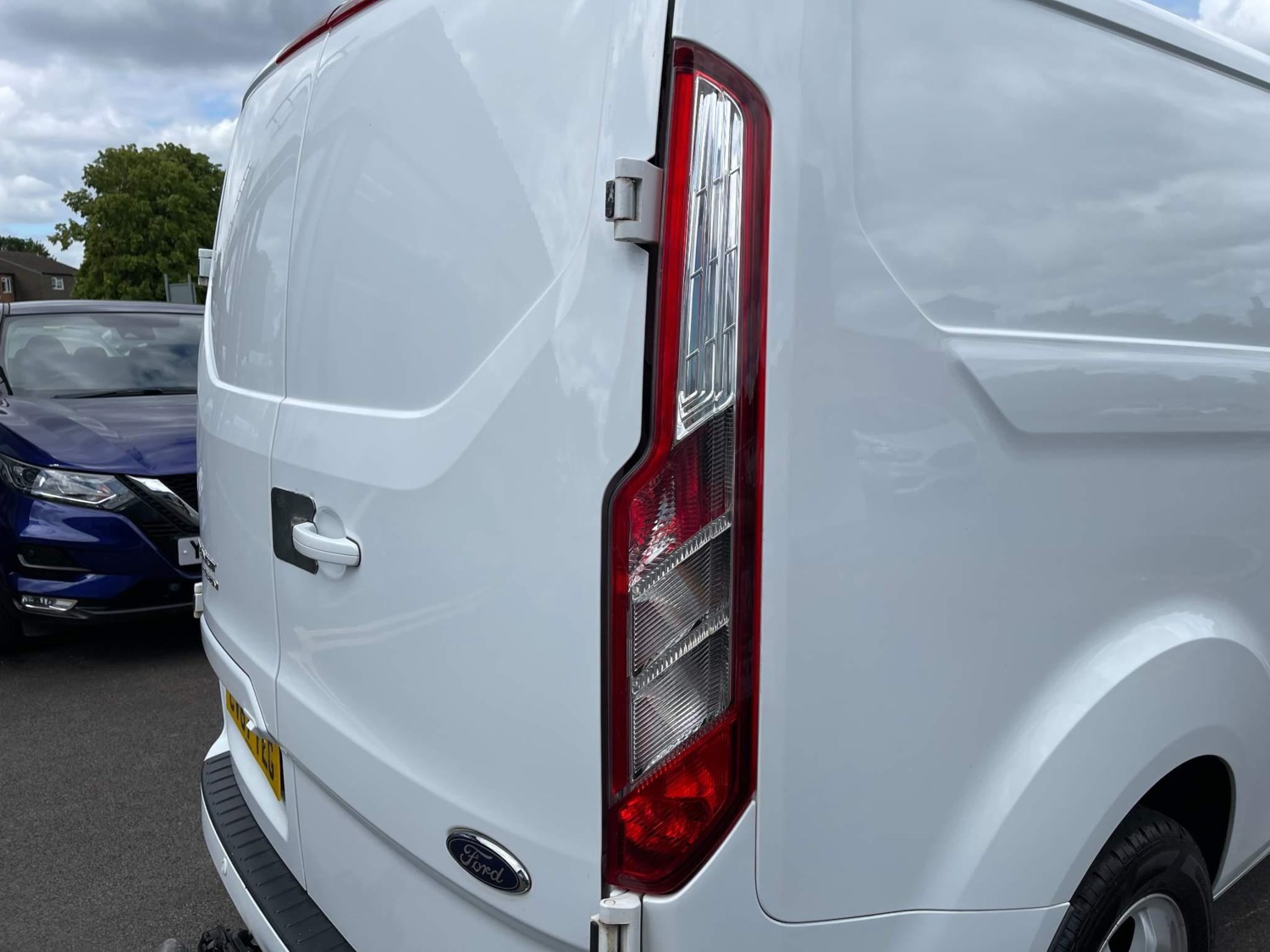 Ford Transit Custom Listing Image