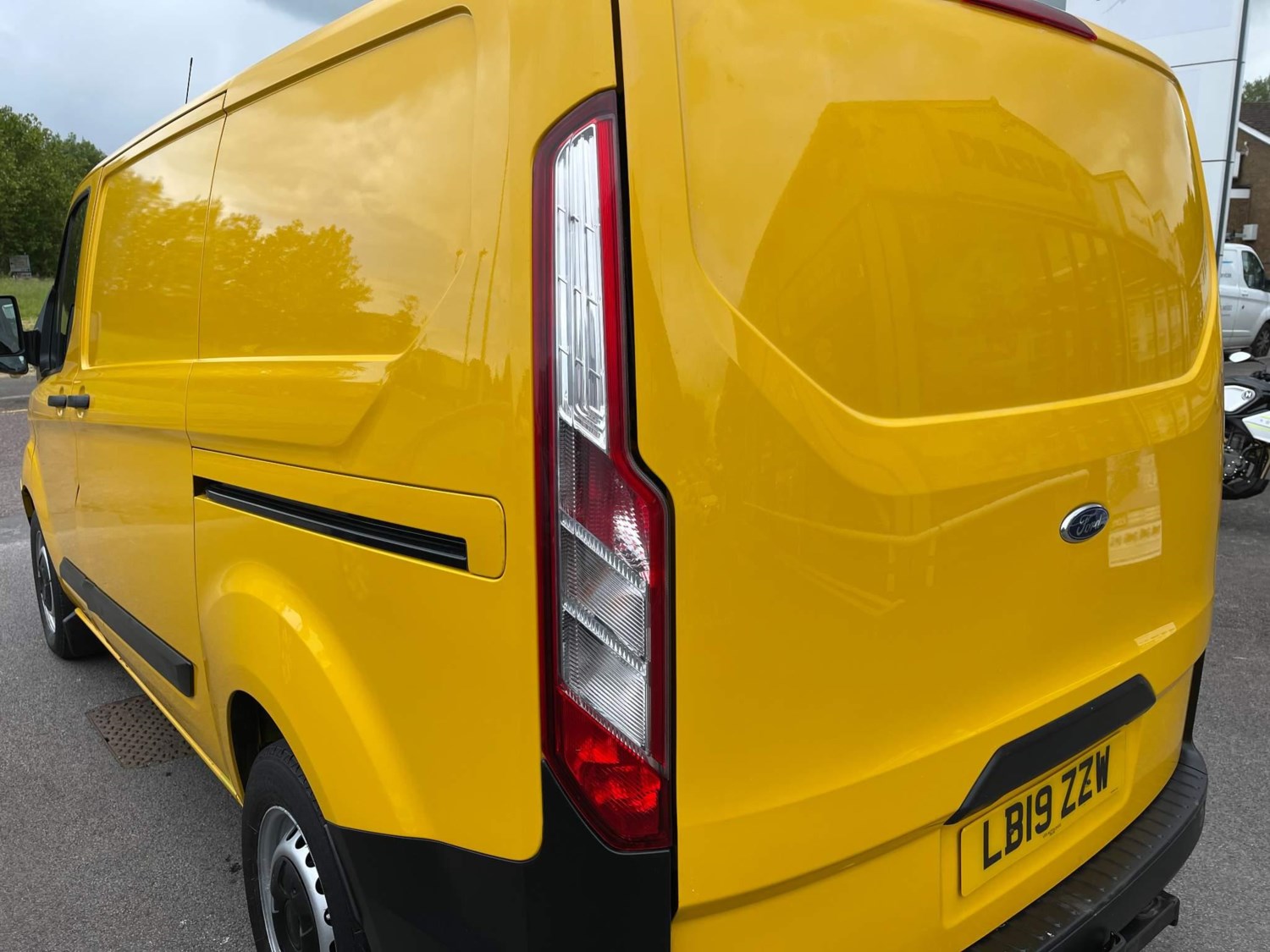 Ford Transit Custom Listing Image