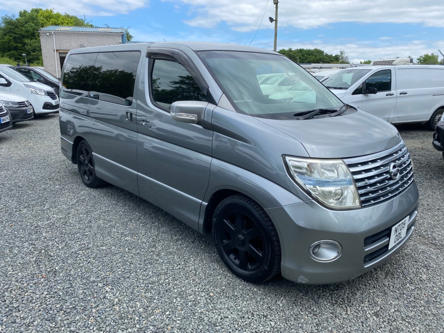 Nissan Elgrand Listing Image