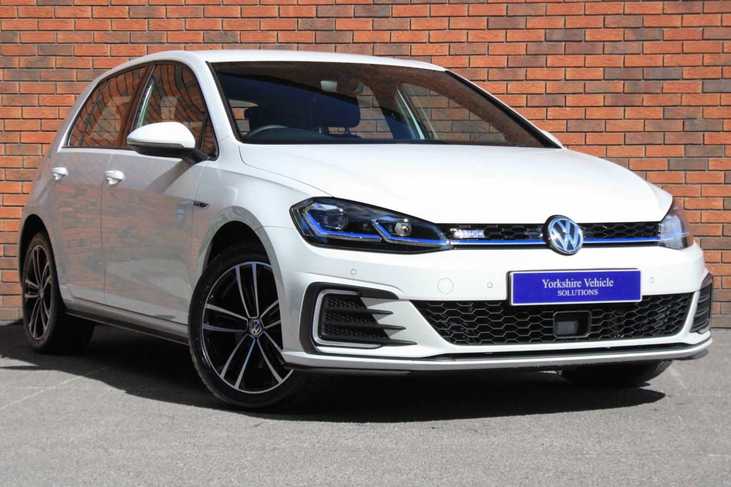 Volkswagen Golf Listing Image