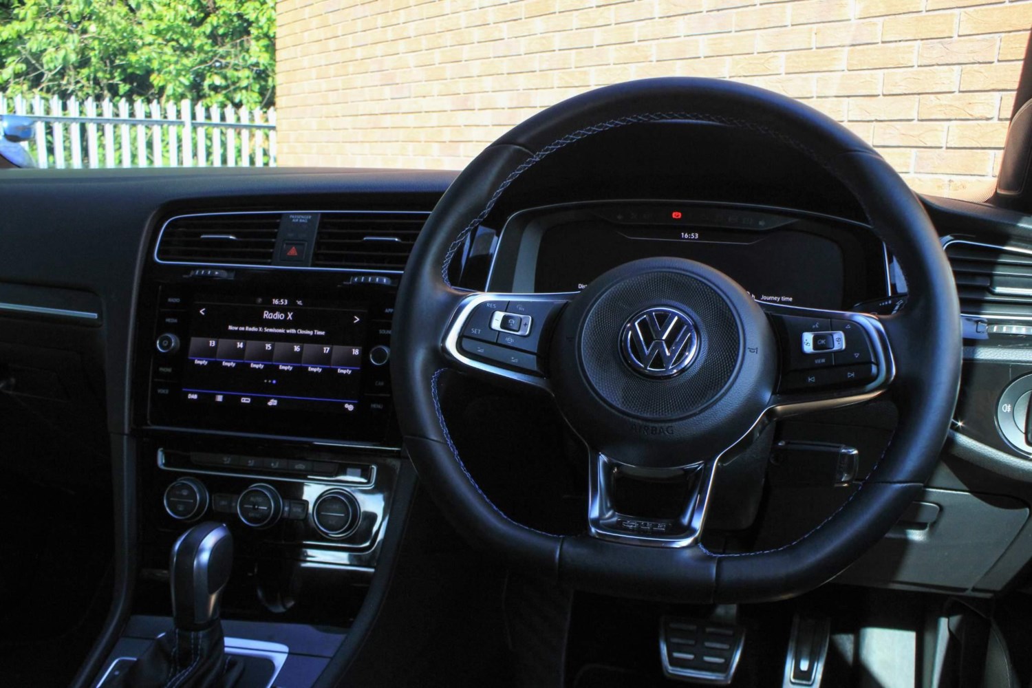 Volkswagen Golf Listing Image