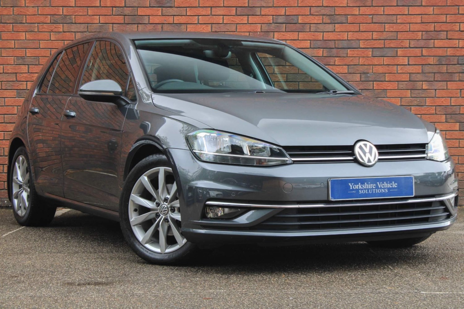 Volkswagen Golf Listing Image