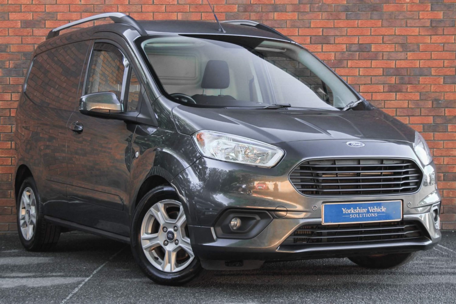 Ford Transit Courier Listing Image