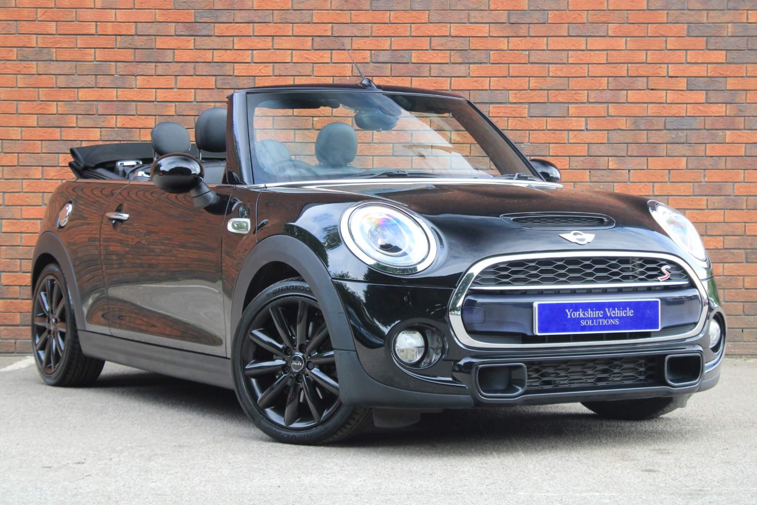 MINI Convertible Listing Image