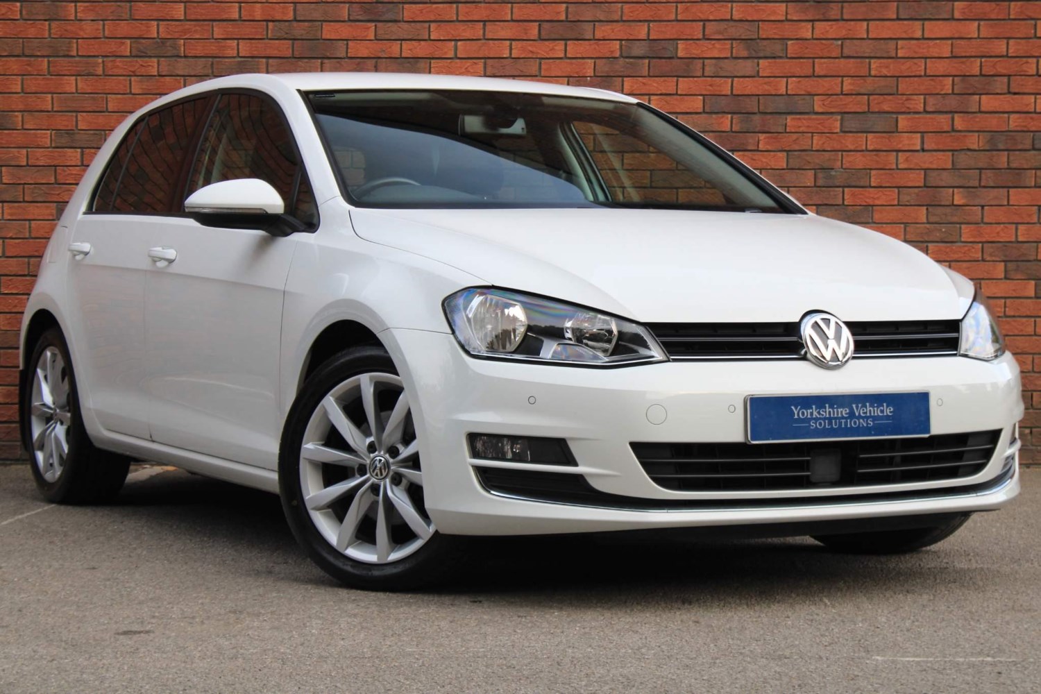 Volkswagen Golf Listing Image