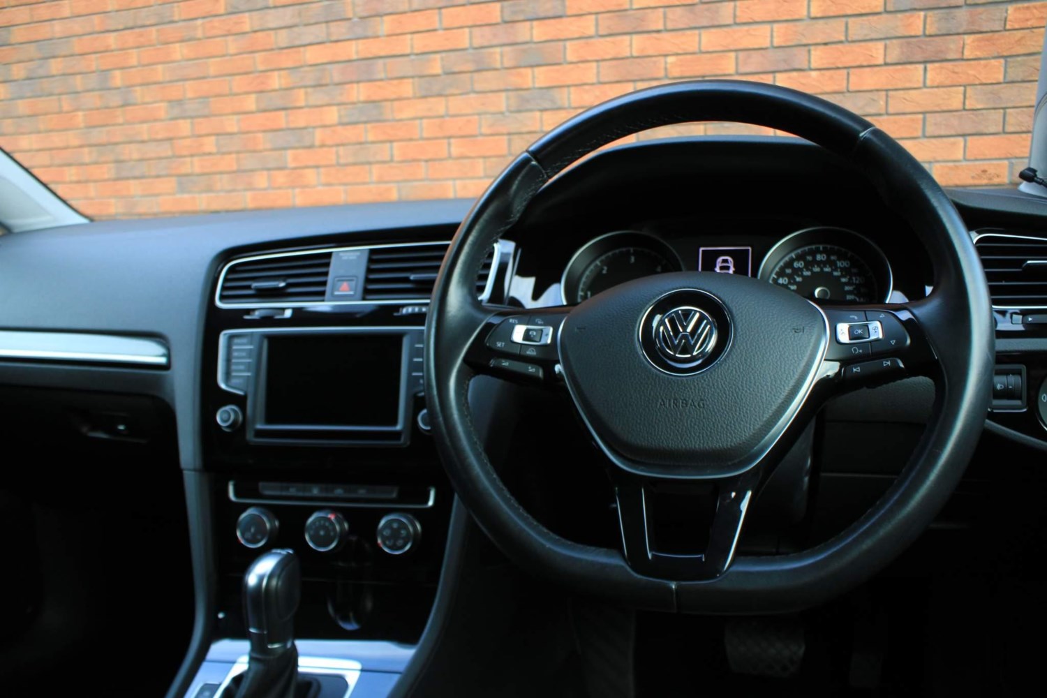 Volkswagen Golf Listing Image