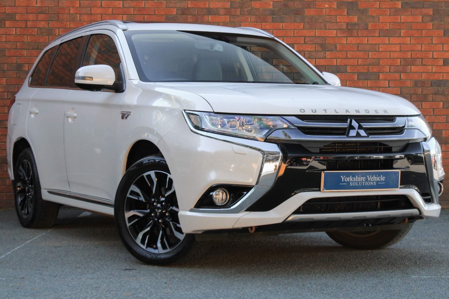 Mitsubishi Outlander Listing Image