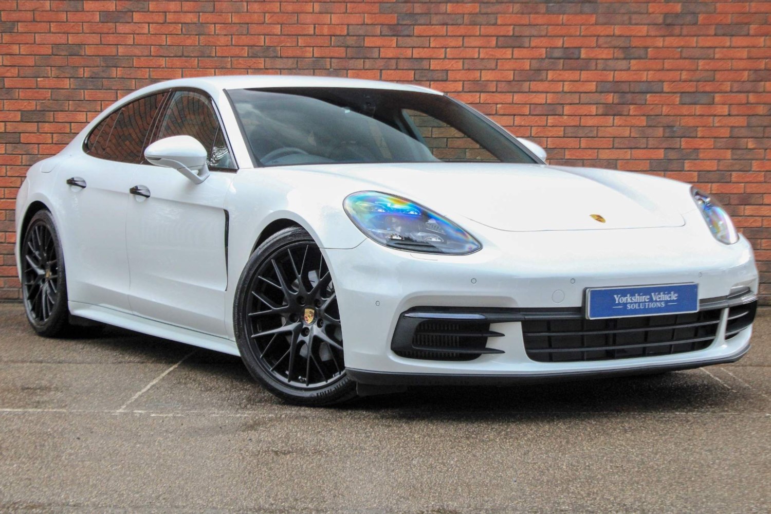 Porsche Panamera Listing Image