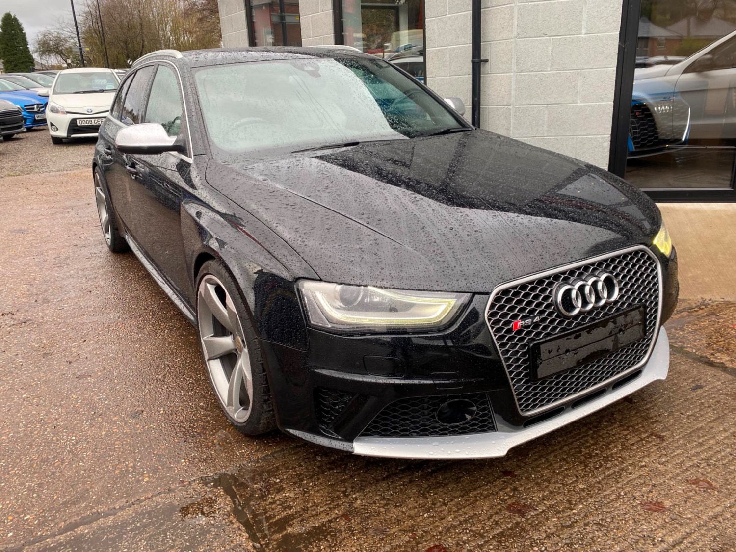 Audi RS4 Listing Image