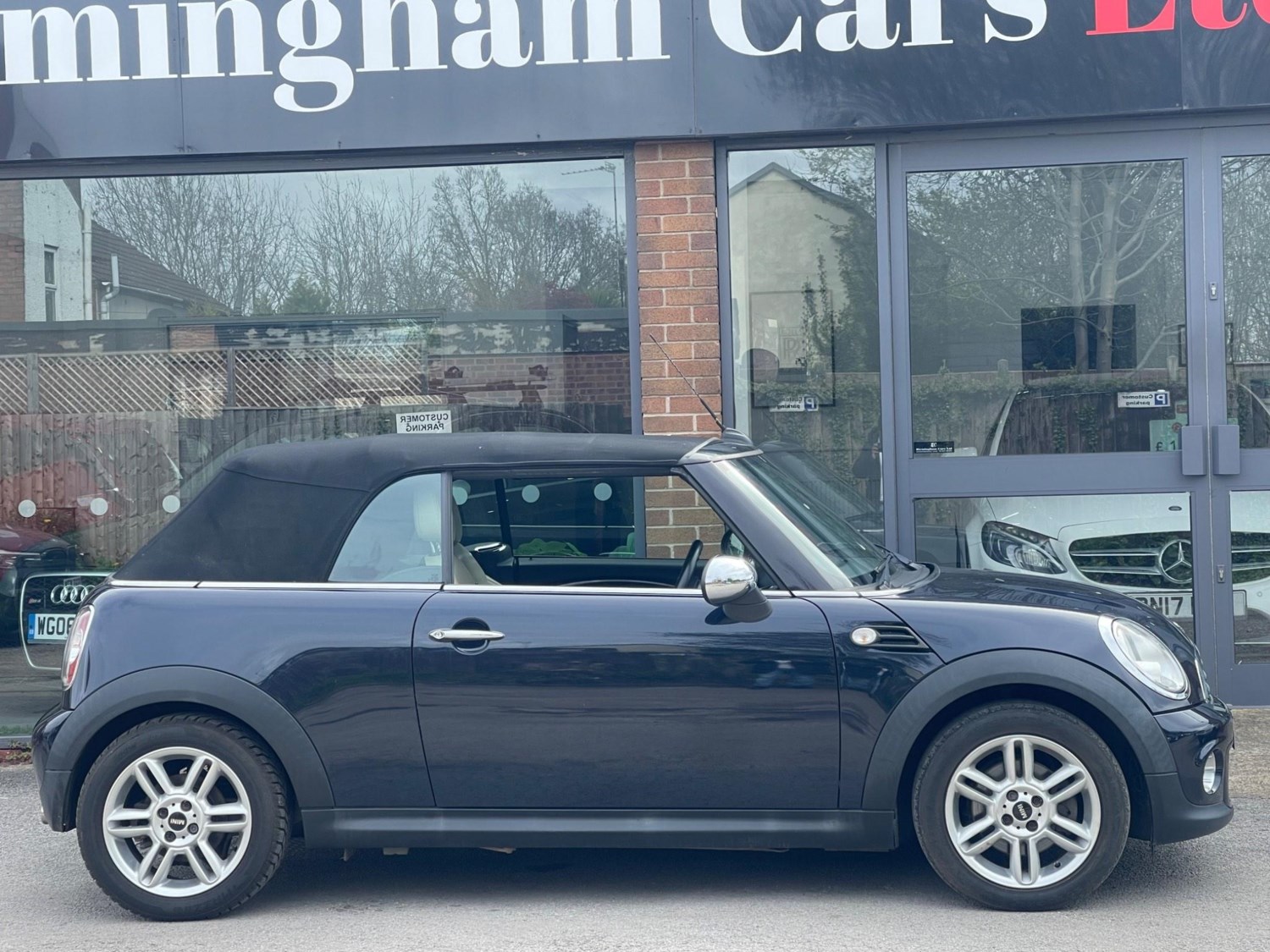 MINI Convertible Listing Image