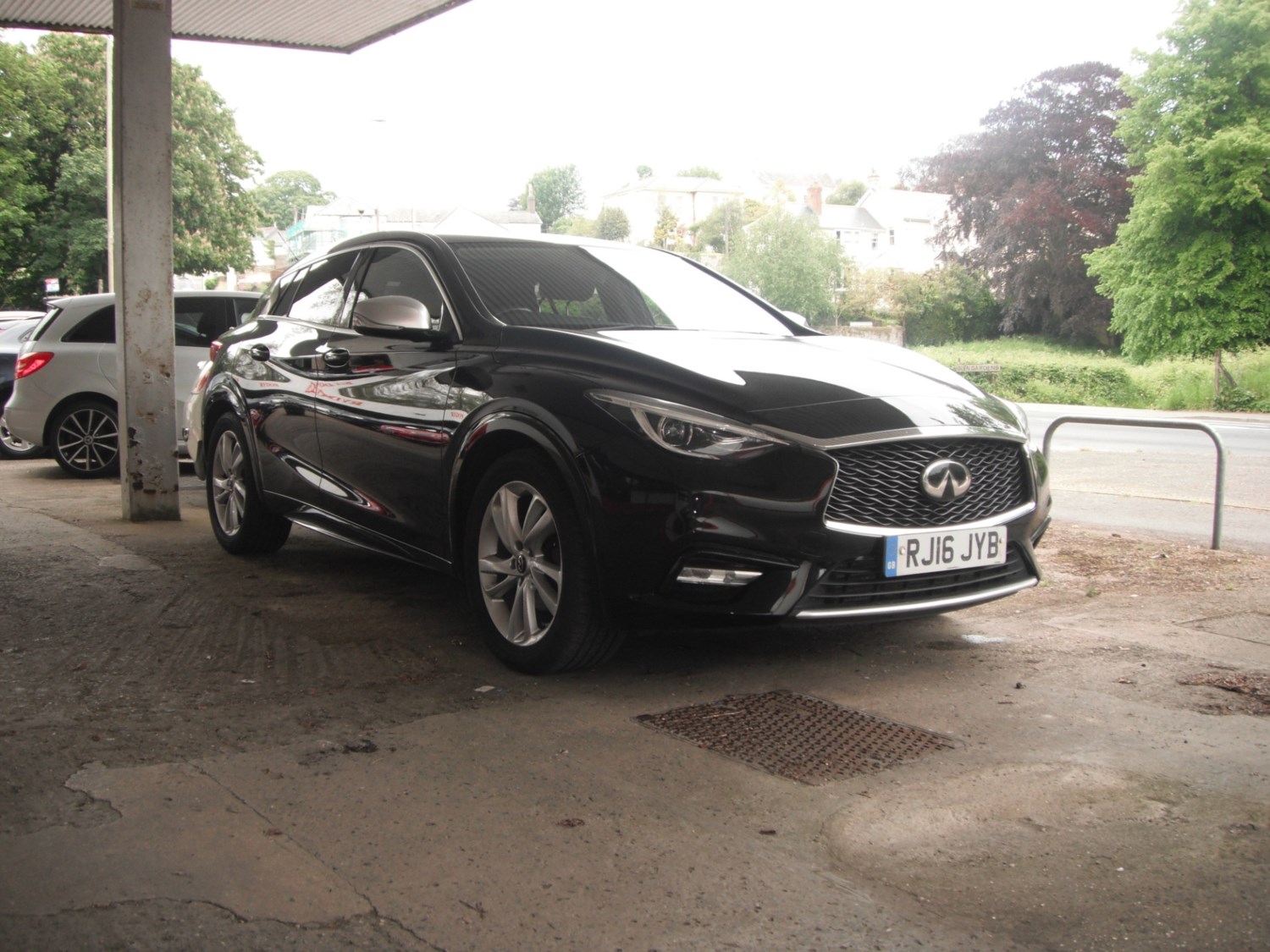 Infiniti Q30 Listing Image