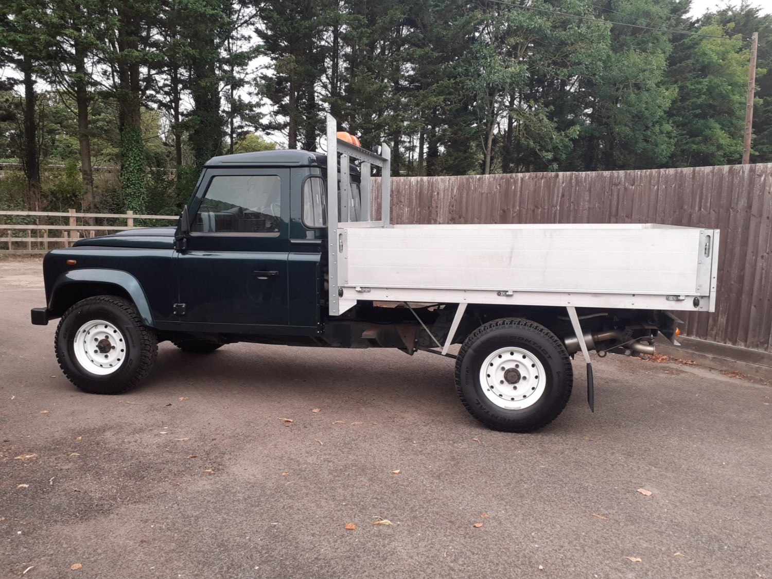 Land Rover Defender Listing Image