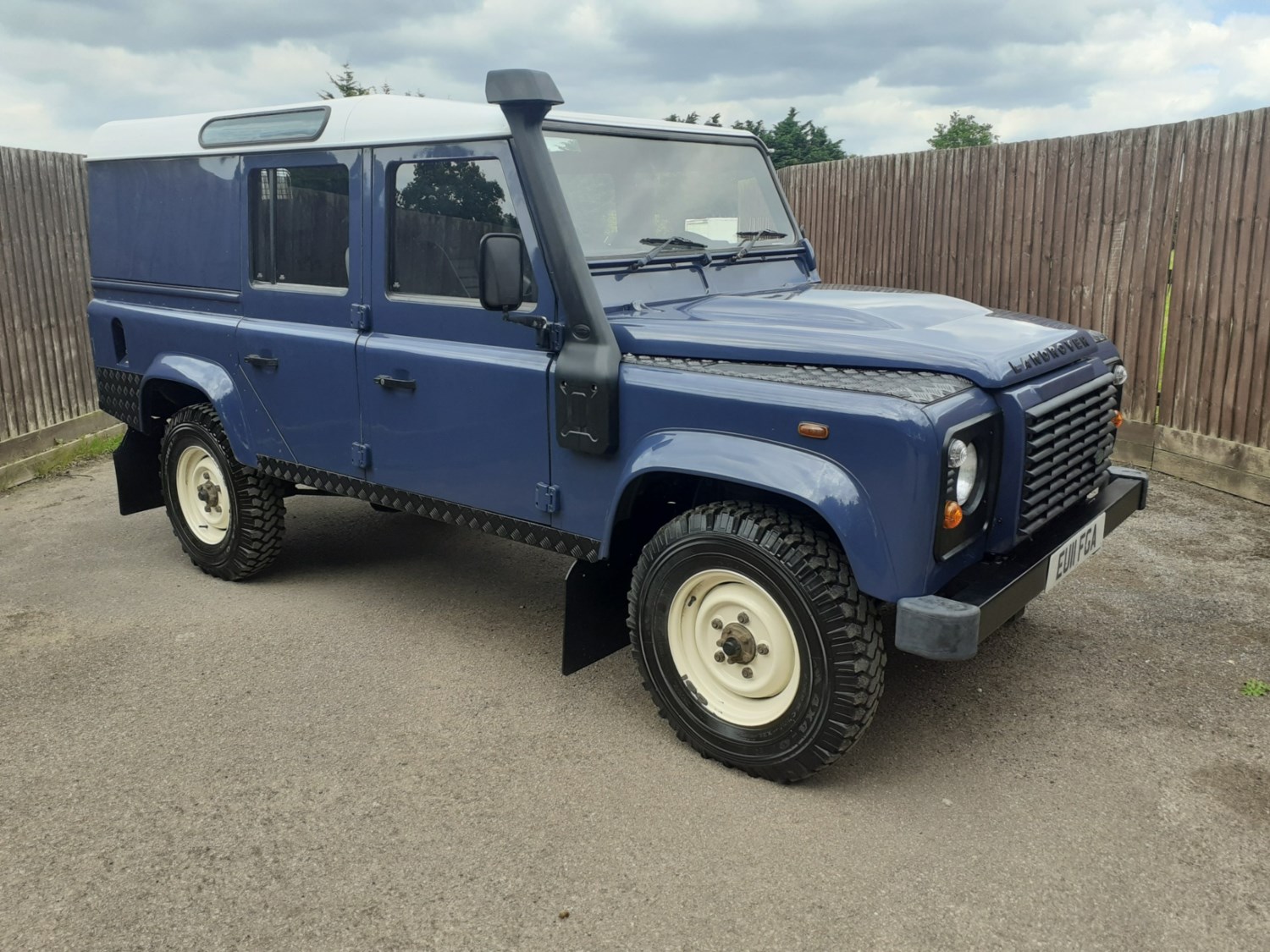 Land Rover Defender Listing Image