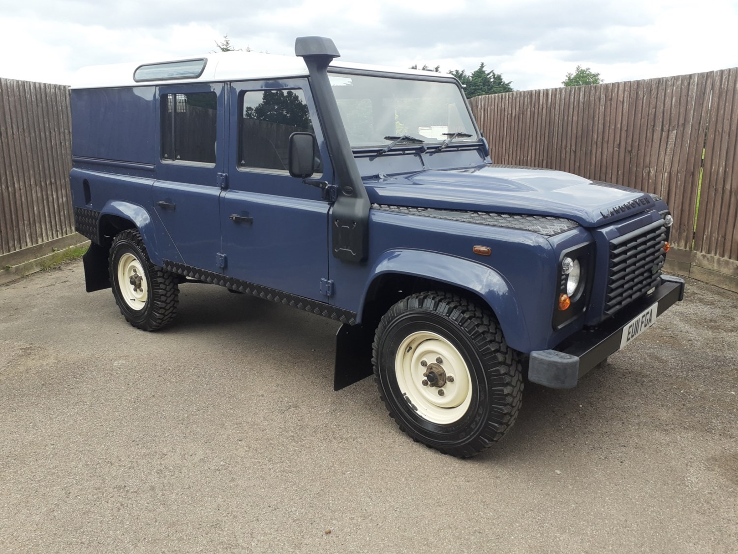 Land Rover Defender Listing Image