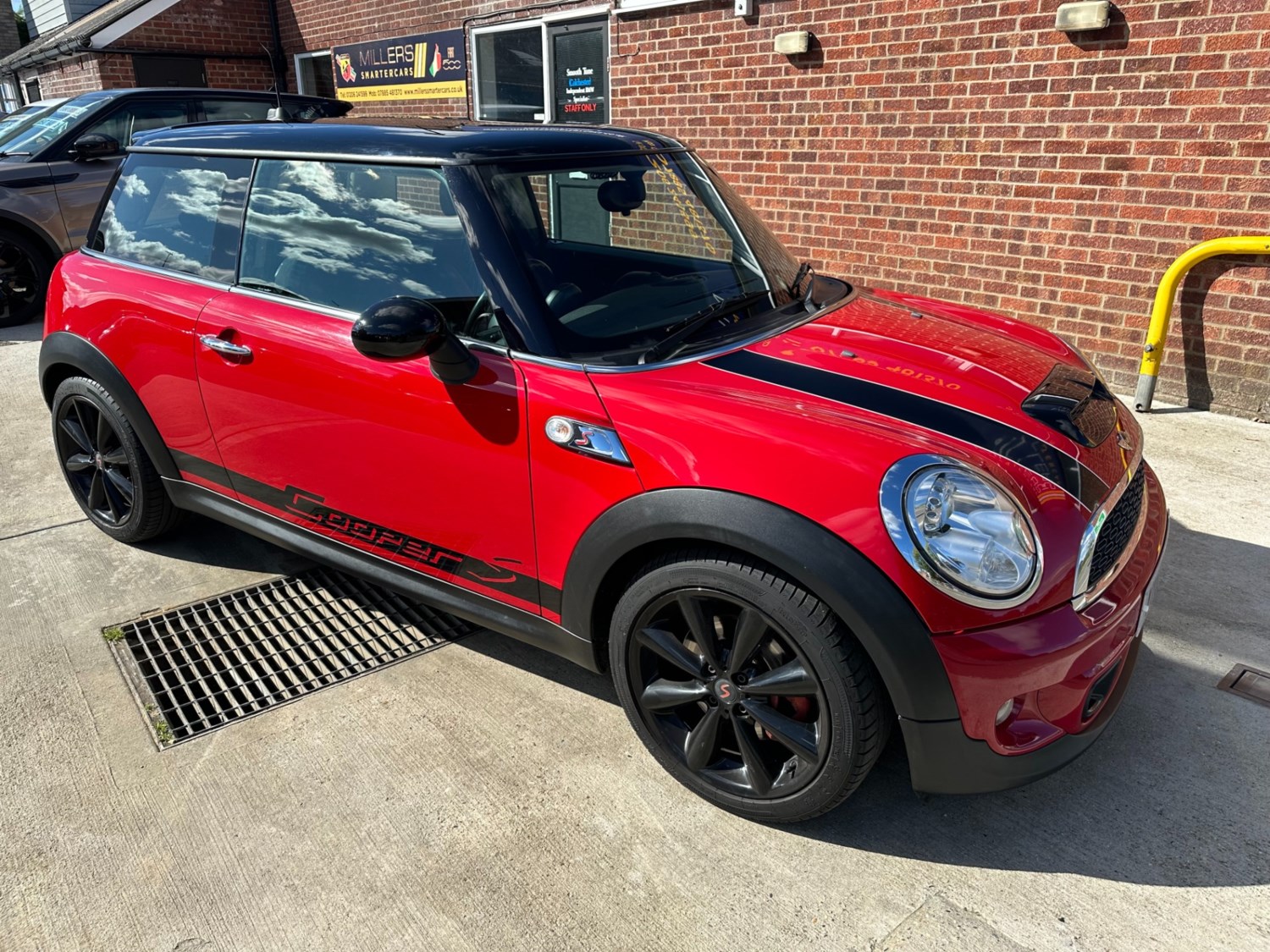 MINI Hatch Listing Image