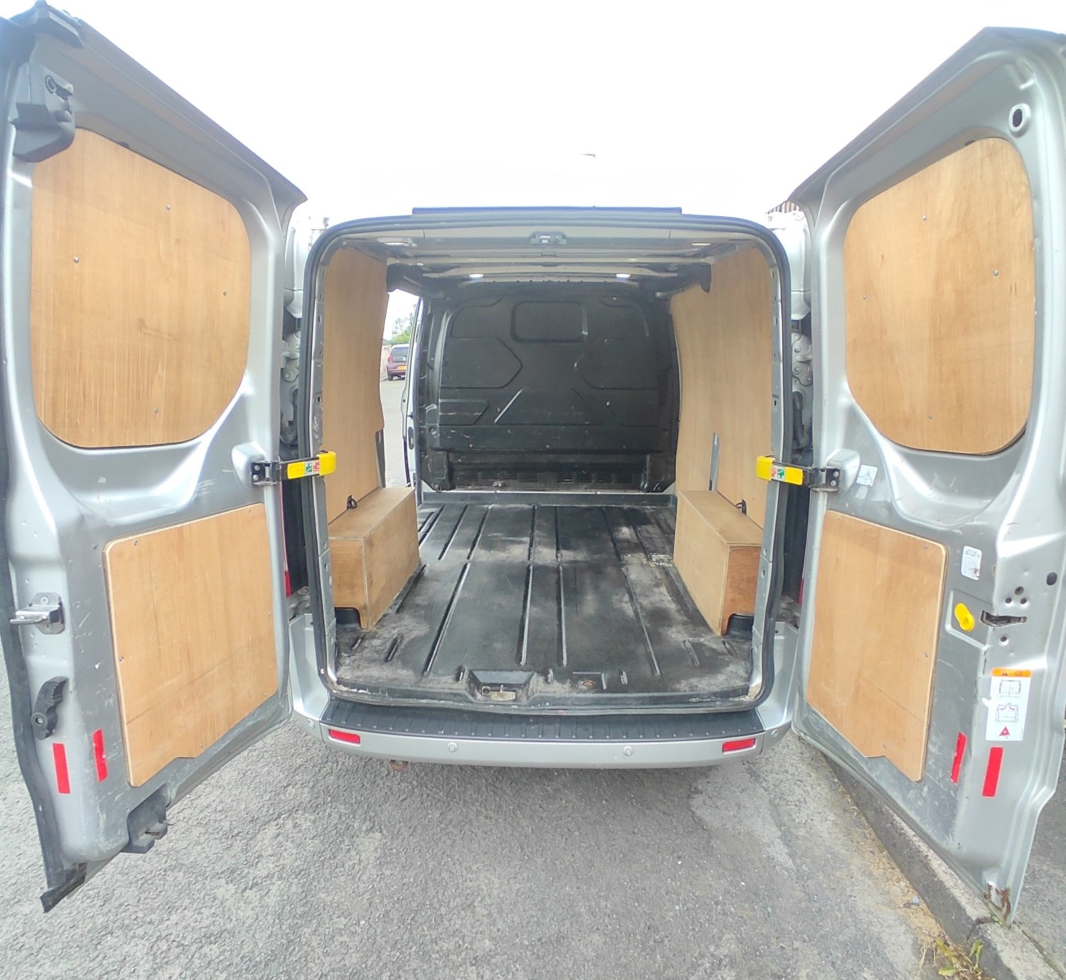 Ford Transit Custom Listing Image