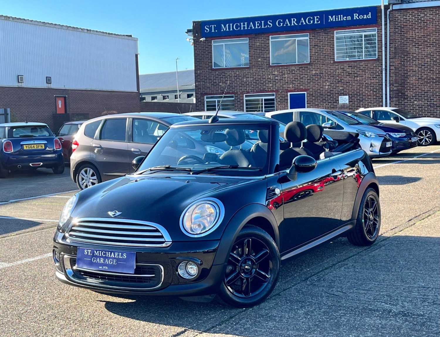 MINI Convertible Listing Image