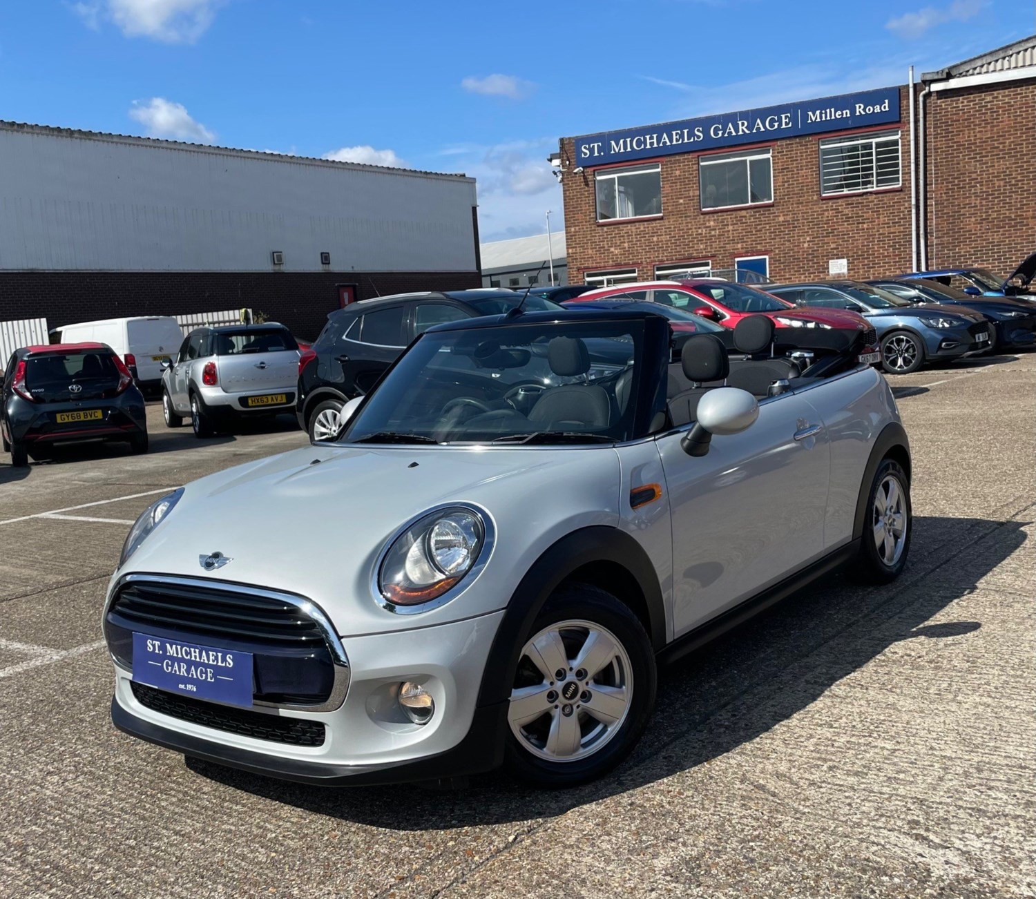 MINI Convertible Listing Image